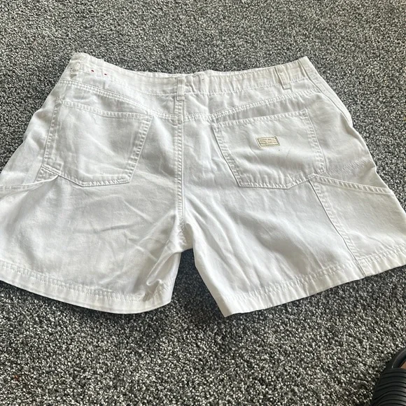 White Gloria Vanderbilt shorts - Picture 2 of 2